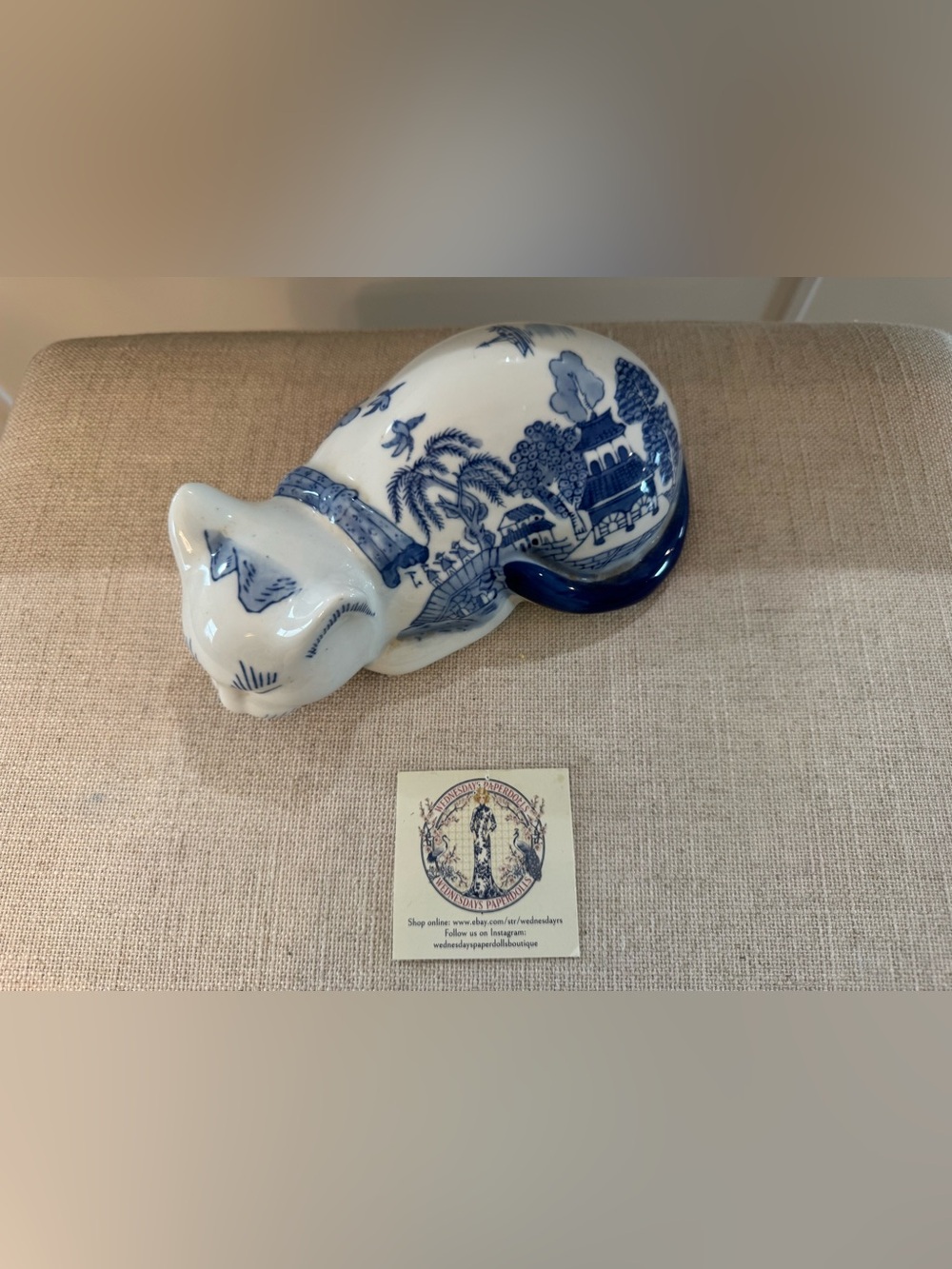 Vintage Blue Willow Chinoiserie Sleeping Cat Figurine Delft Pagoda Chinese Felin